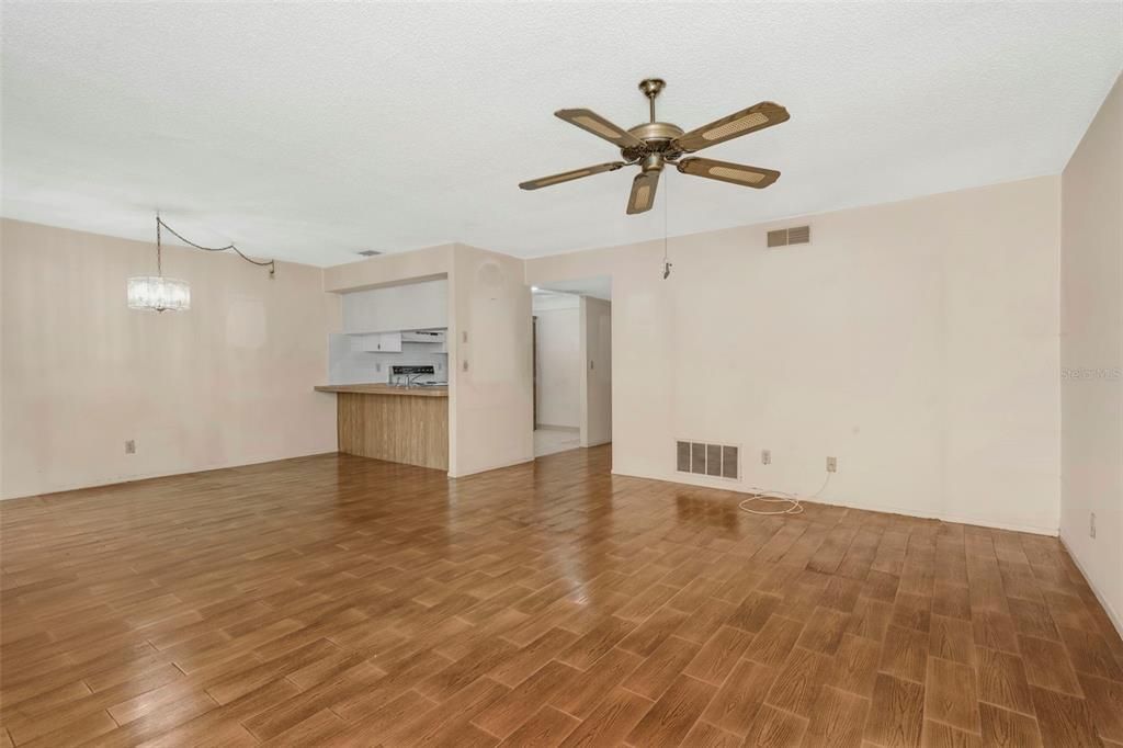 Activo con contrato: $189,000 (2 camas, 2 baños, 1110 Pies cuadrados)