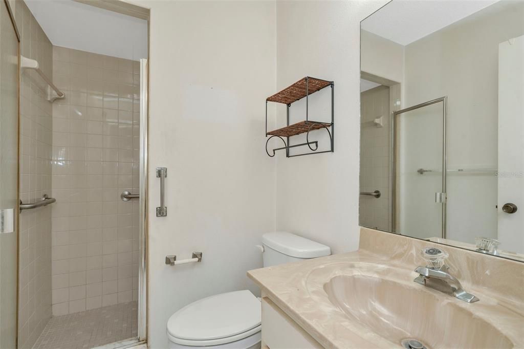 Activo con contrato: $189,000 (2 camas, 2 baños, 1110 Pies cuadrados)