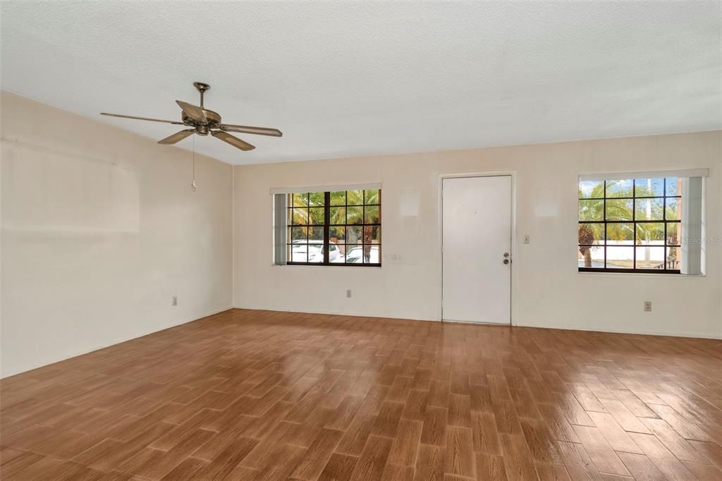 Activo con contrato: $189,000 (2 camas, 2 baños, 1110 Pies cuadrados)