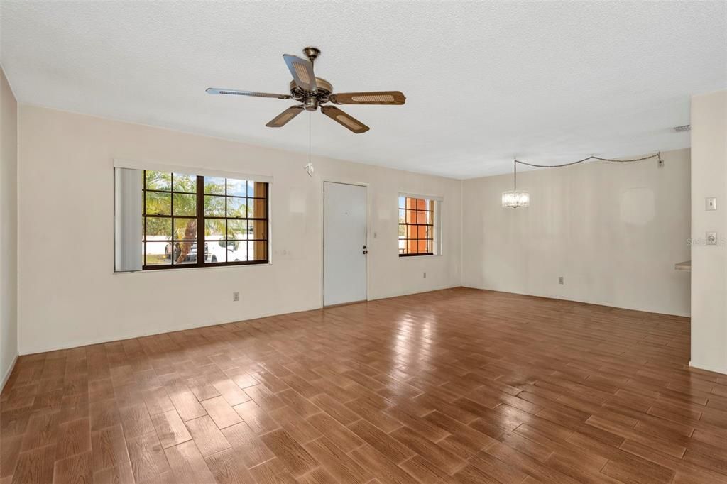 Activo con contrato: $189,000 (2 camas, 2 baños, 1110 Pies cuadrados)