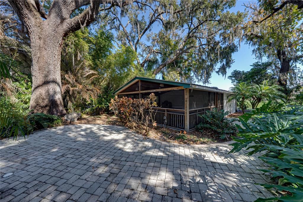 For Sale: $5,350,000 (6 beds, 6 baths, 8726 Square Feet)