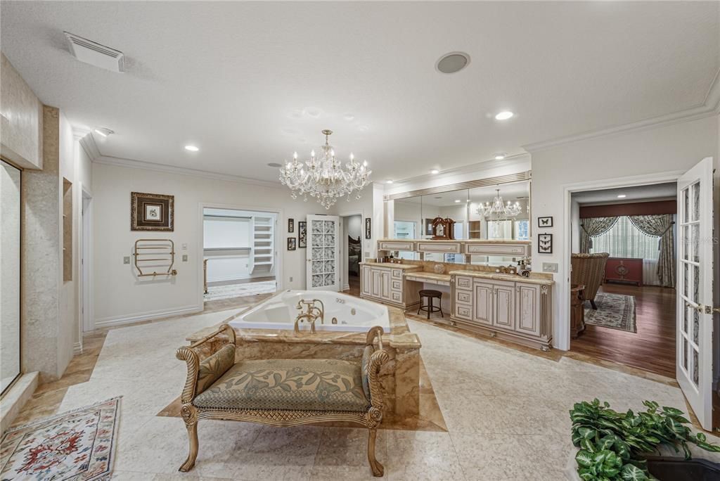 For Sale: $5,350,000 (6 beds, 6 baths, 8726 Square Feet)