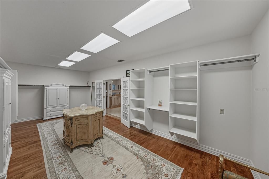 For Sale: $5,350,000 (6 beds, 6 baths, 8726 Square Feet)