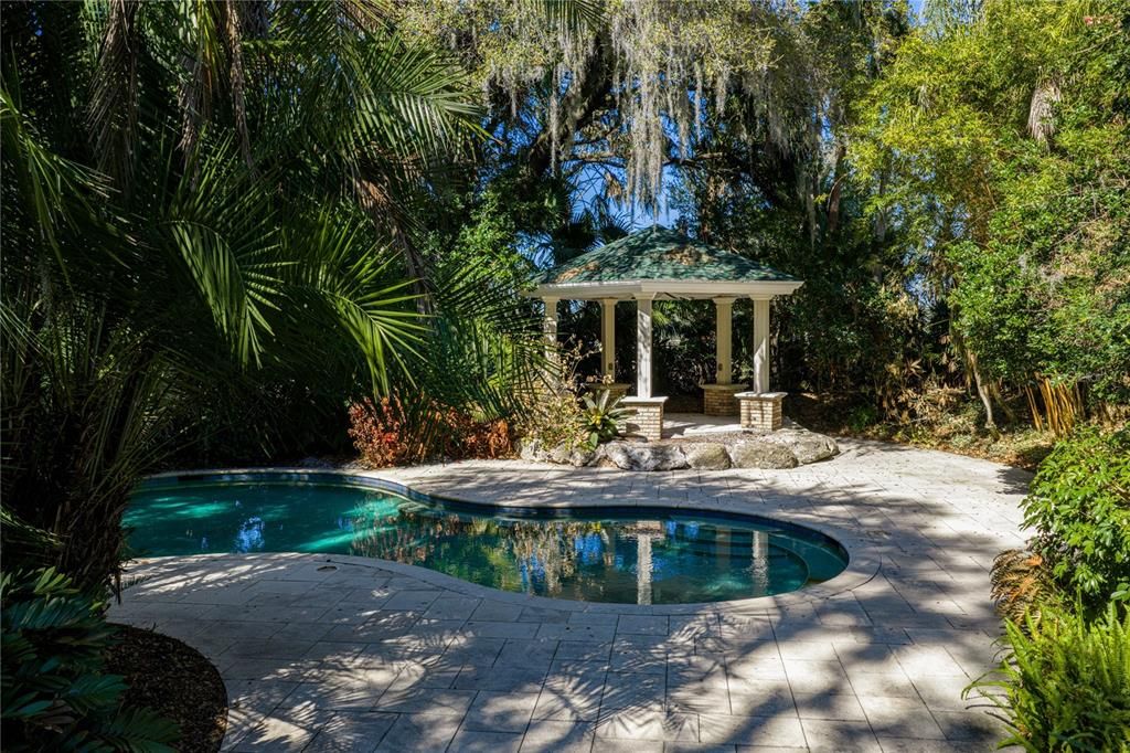 For Sale: $5,350,000 (6 beds, 6 baths, 8726 Square Feet)