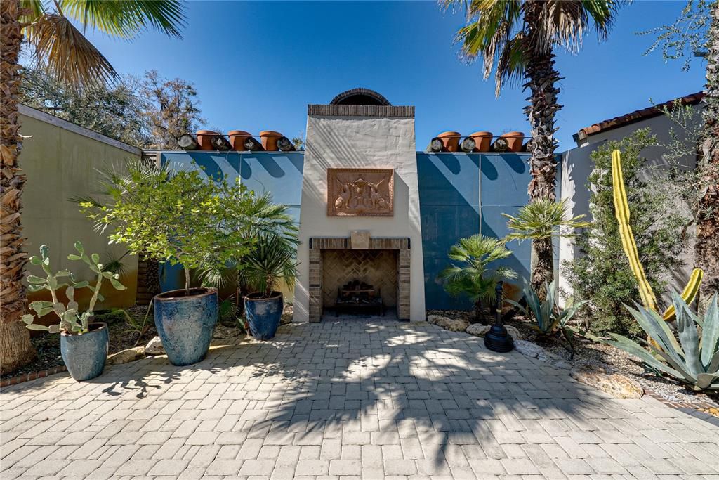For Sale: $5,350,000 (6 beds, 6 baths, 8726 Square Feet)