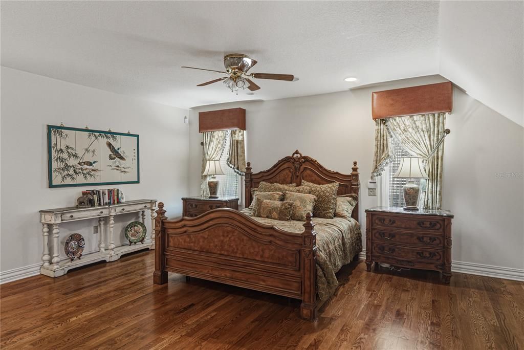 For Sale: $5,350,000 (6 beds, 6 baths, 8726 Square Feet)