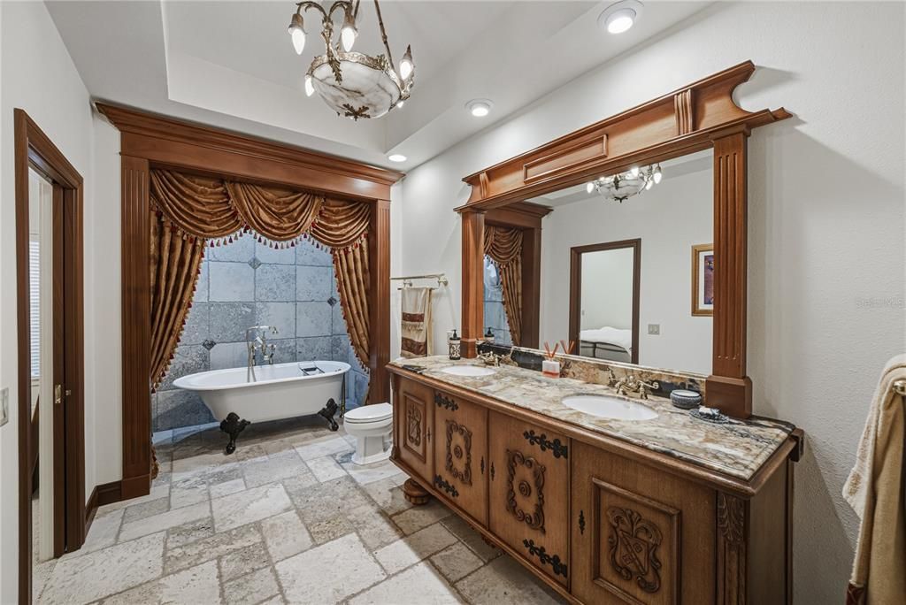 For Sale: $5,350,000 (6 beds, 6 baths, 8726 Square Feet)