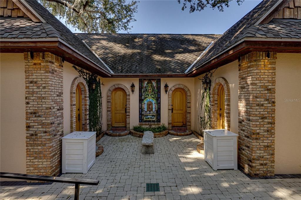 For Sale: $5,350,000 (6 beds, 6 baths, 8726 Square Feet)