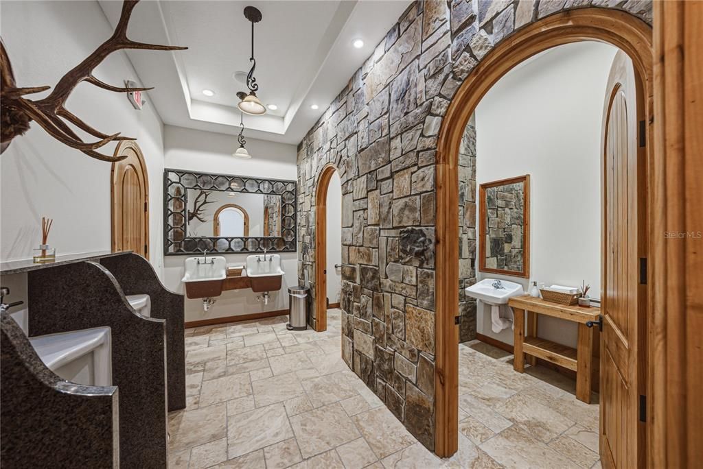 For Sale: $5,350,000 (6 beds, 6 baths, 8726 Square Feet)