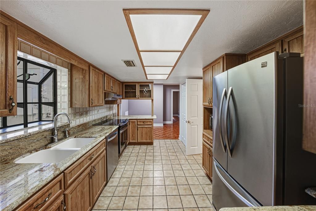 For Sale: $5,350,000 (6 beds, 6 baths, 8726 Square Feet)