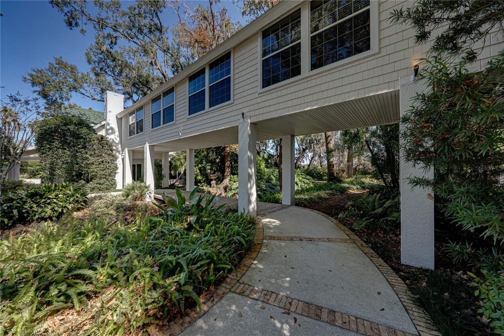 For Sale: $5,350,000 (6 beds, 6 baths, 8726 Square Feet)