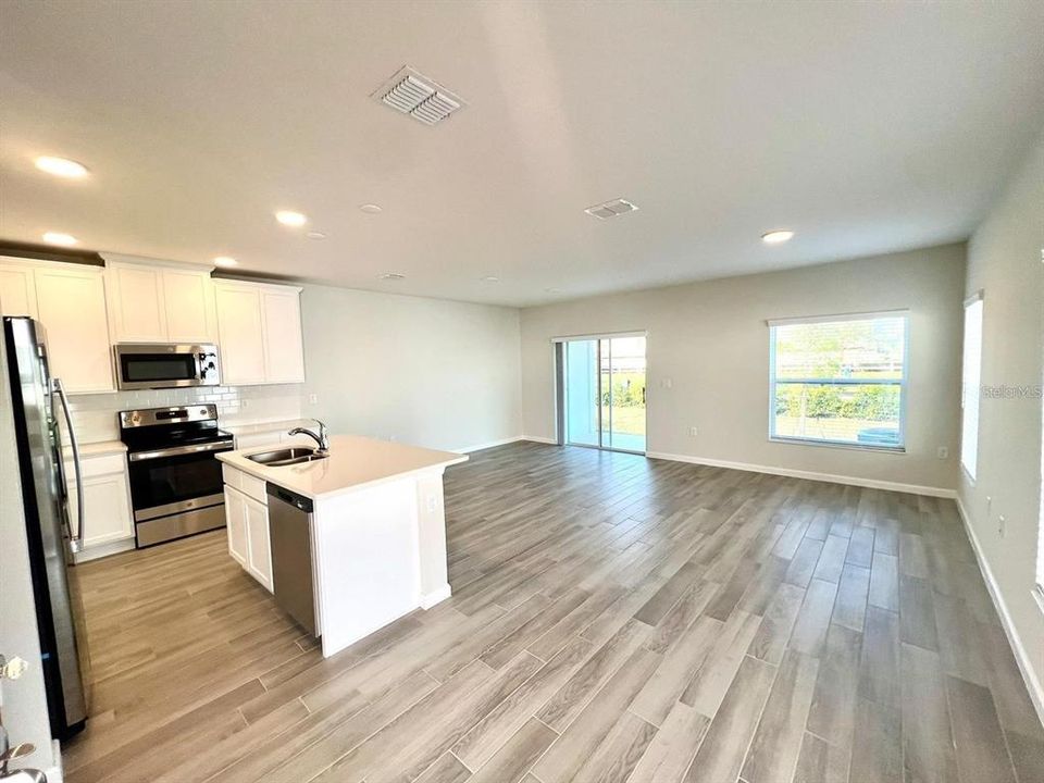 Active With Contract: $2,500 (4 beds, 3 baths, 1762 Square Feet)