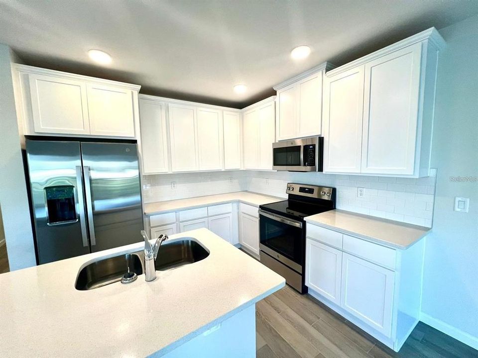Active With Contract: $2,500 (4 beds, 3 baths, 1762 Square Feet)