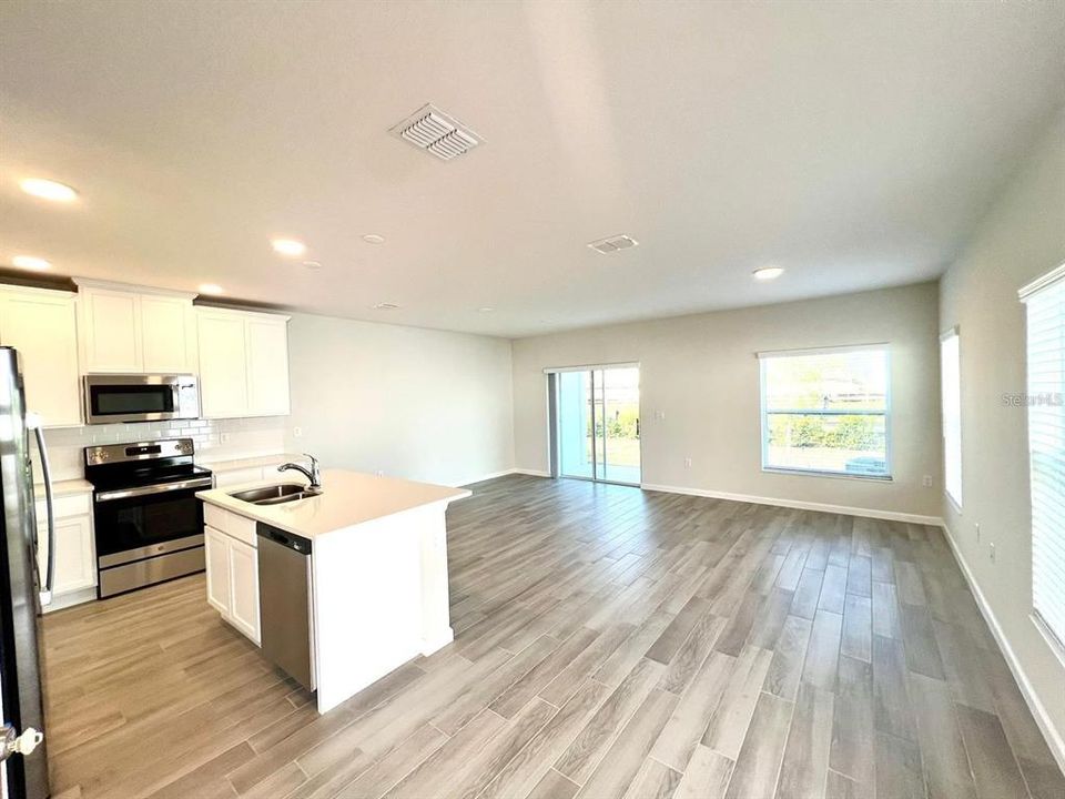 Active With Contract: $2,500 (4 beds, 3 baths, 1762 Square Feet)