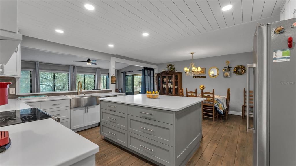 En Venta: $442,000 (3 camas, 2 baños, 2128 Pies cuadrados)