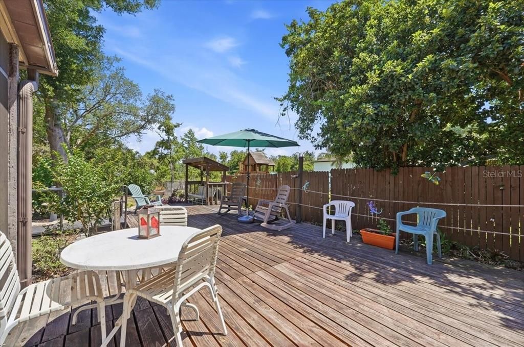 En Venta: $442,000 (3 camas, 2 baños, 2128 Pies cuadrados)