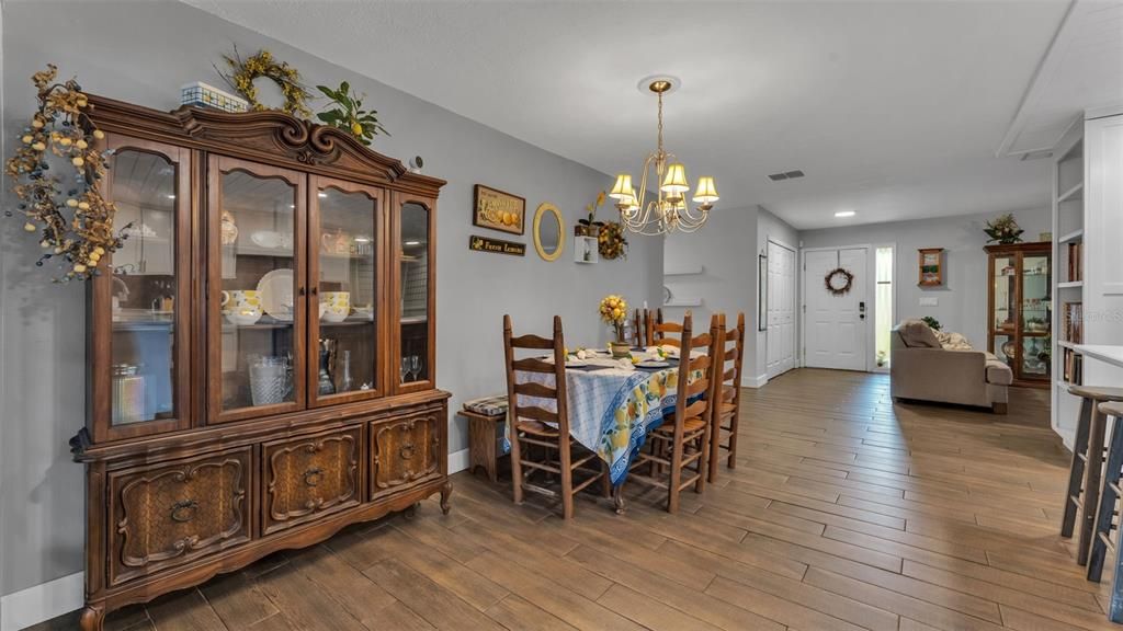 En Venta: $442,000 (3 camas, 2 baños, 2128 Pies cuadrados)