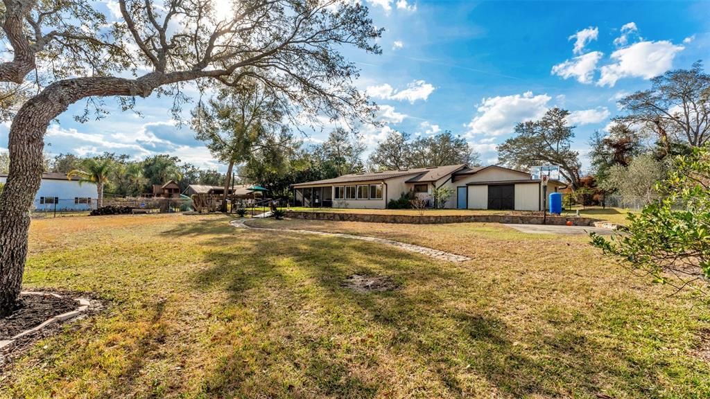 En Venta: $442,000 (3 camas, 2 baños, 2128 Pies cuadrados)