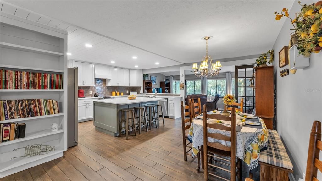 En Venta: $442,000 (3 camas, 2 baños, 2128 Pies cuadrados)