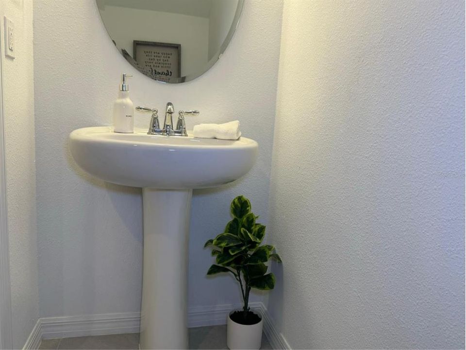 На продажу: $329,990 (3 спален, 2 ванн, 1624 Квадратных фут)
