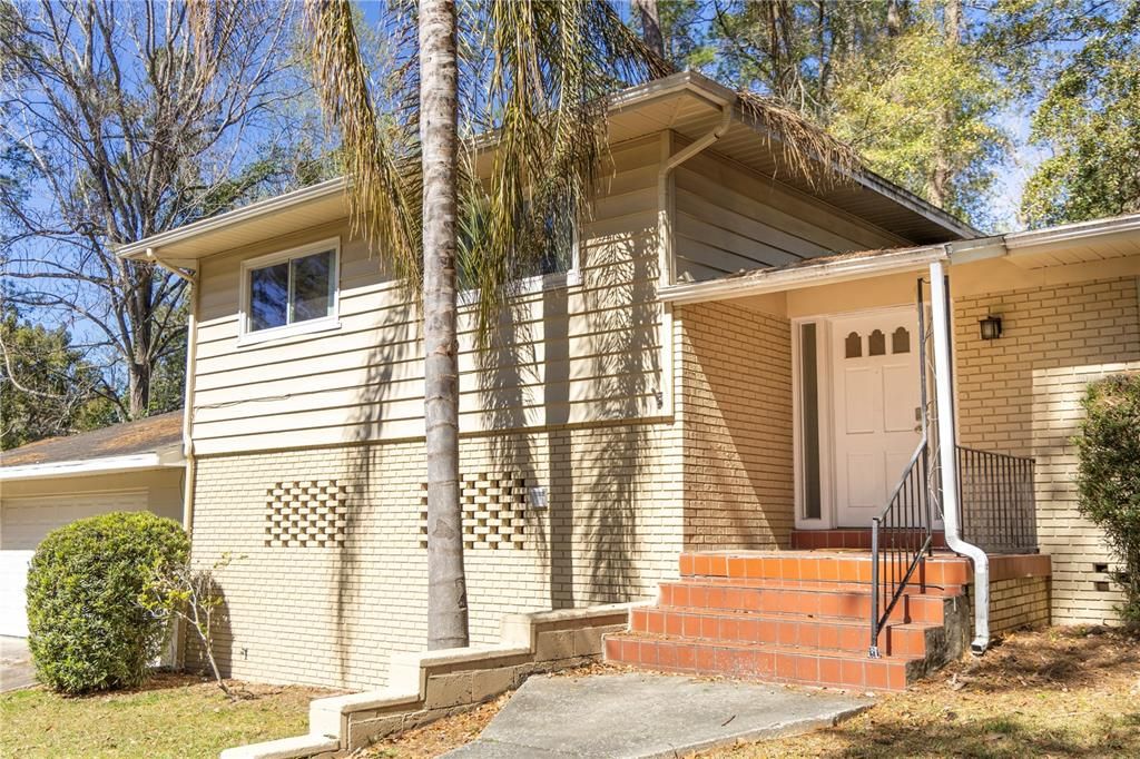 Active With Contract: $489,900 (4 beds, 3 baths, 1860 Square Feet)