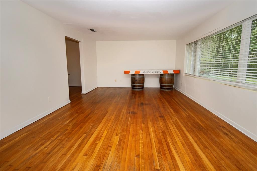 Active With Contract: $489,900 (4 beds, 3 baths, 1860 Square Feet)