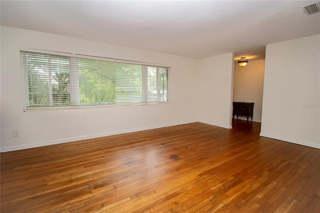 Active With Contract: $489,900 (4 beds, 3 baths, 1860 Square Feet)
