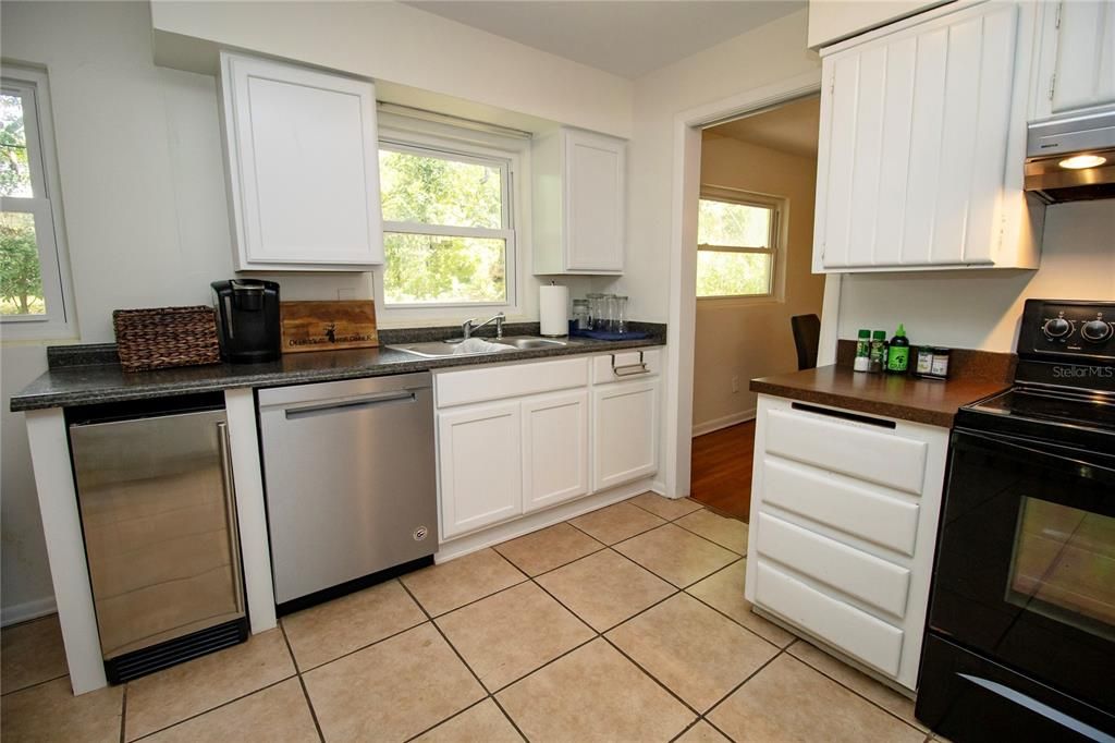 Active With Contract: $489,900 (4 beds, 3 baths, 1860 Square Feet)