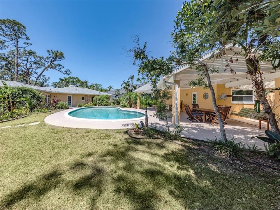 For Sale: $1,535,000 (3 beds, 3 baths, 2220 Square Feet)