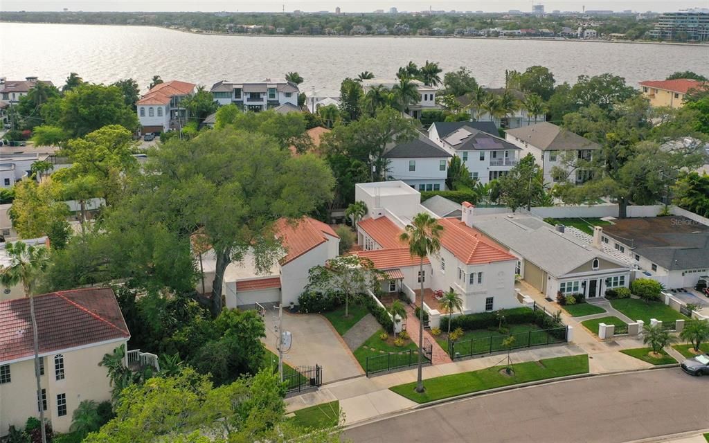 На продажу: $3,999,990 (6 спален, 5 ванн, 5876 Квадратных фут)