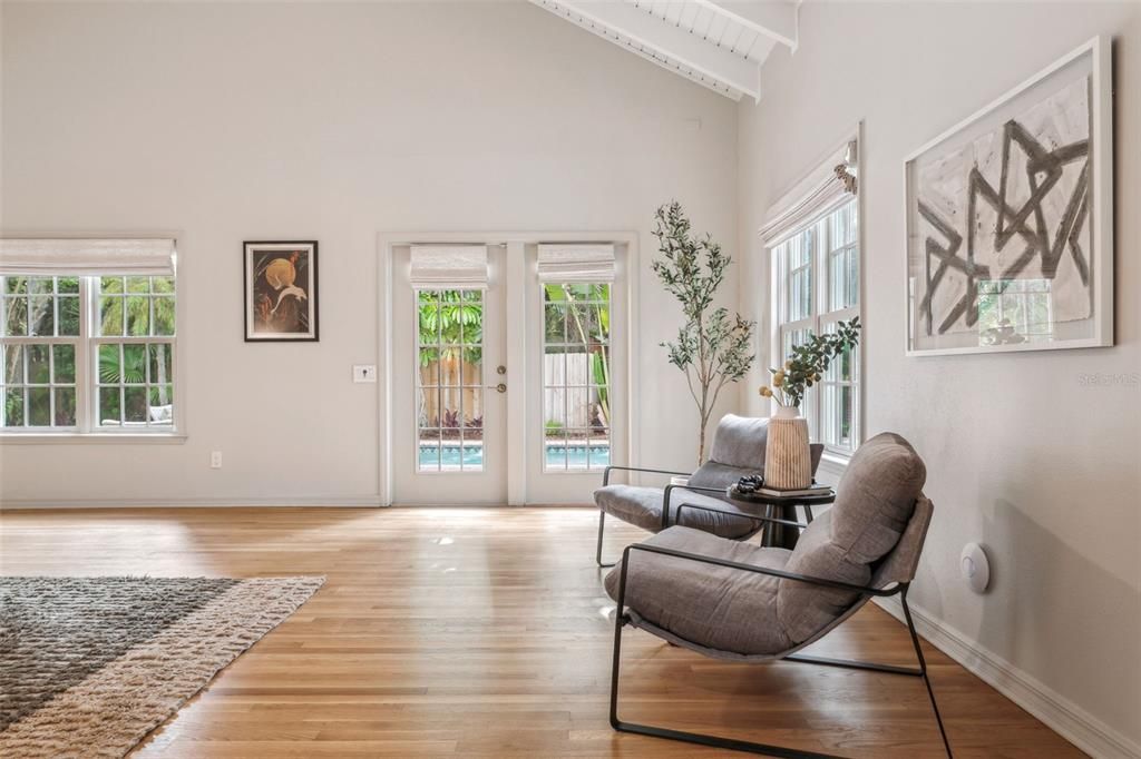 На продажу: $3,999,990 (6 спален, 5 ванн, 5876 Квадратных фут)