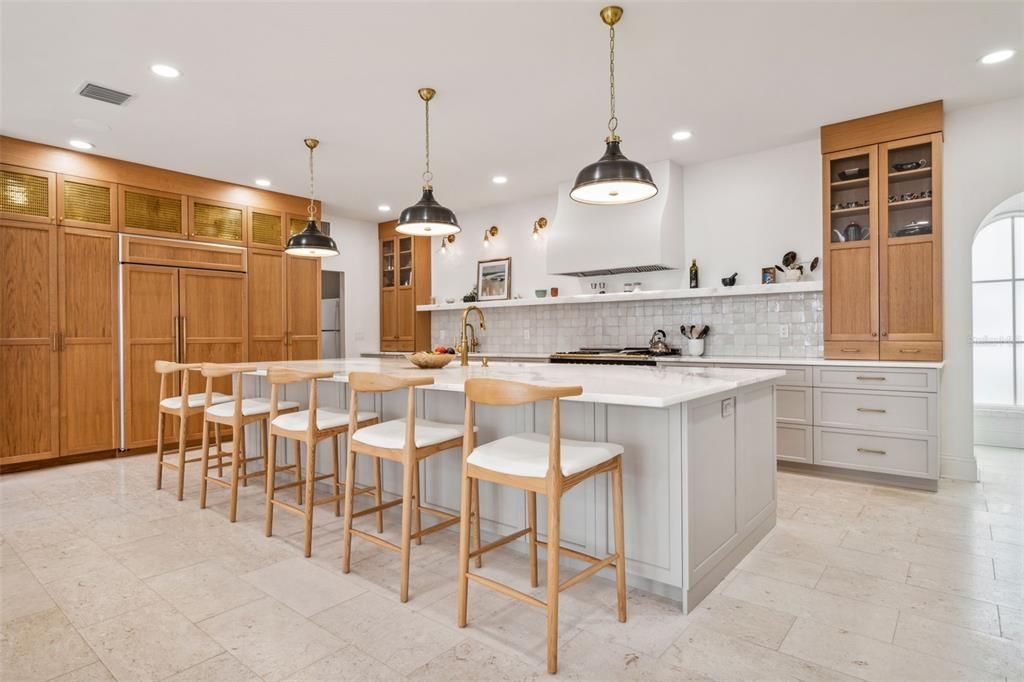 На продажу: $3,999,990 (6 спален, 5 ванн, 5876 Квадратных фут)