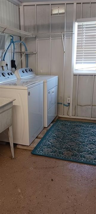 合同活跃: $93,900 (2 贝兹, 1 浴室, 1050 平方英尺)