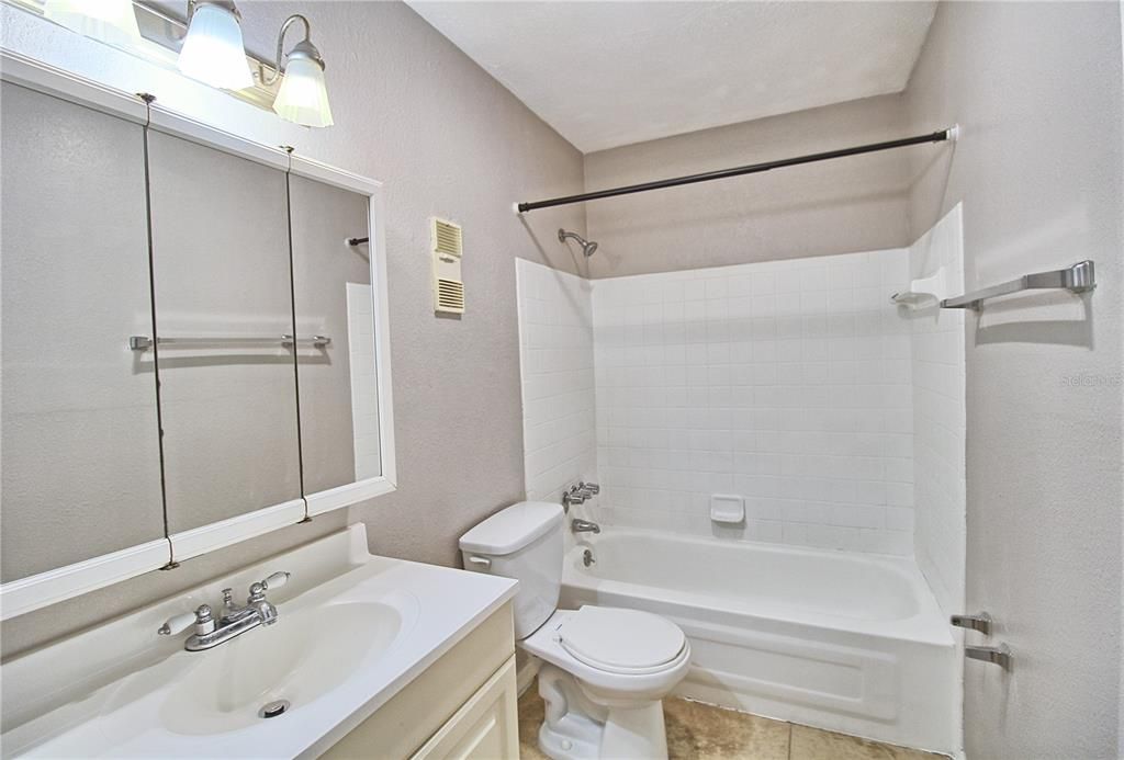 В аренду: $1,450 (2 спален, 1 ванн, 924 Квадратных фут)