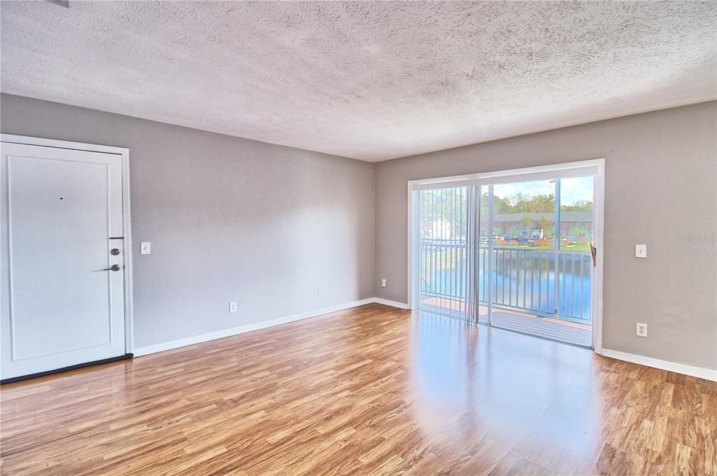 В аренду: $1,450 (2 спален, 1 ванн, 924 Квадратных фут)