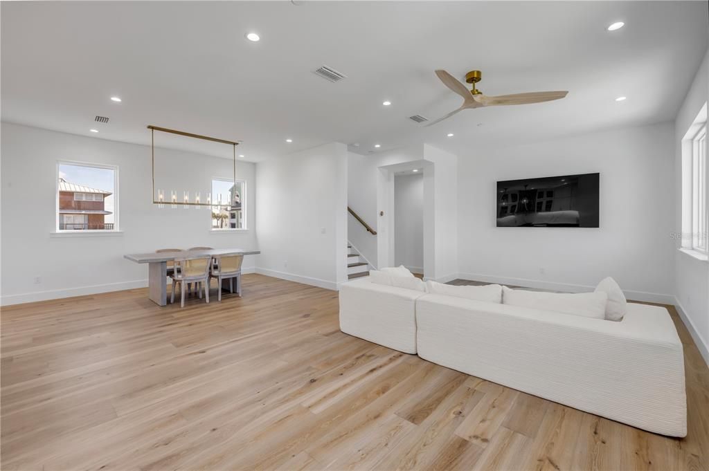 For Sale: $1,595,000 (3 beds, 3 baths, 2916 Square Feet)