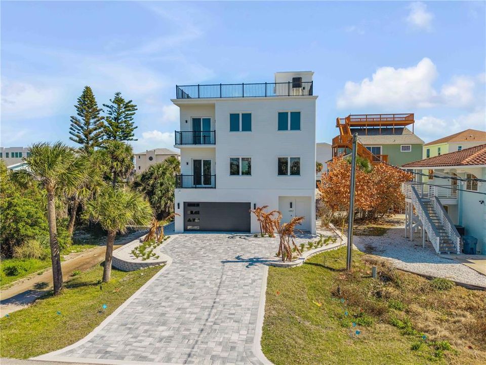 For Sale: $1,595,000 (3 beds, 3 baths, 2916 Square Feet)