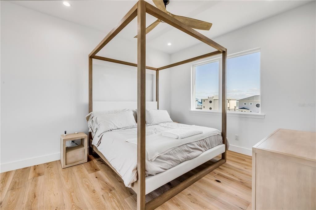 For Sale: $1,595,000 (3 beds, 3 baths, 2916 Square Feet)