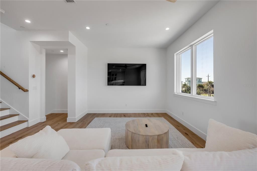 For Sale: $1,595,000 (3 beds, 3 baths, 2916 Square Feet)