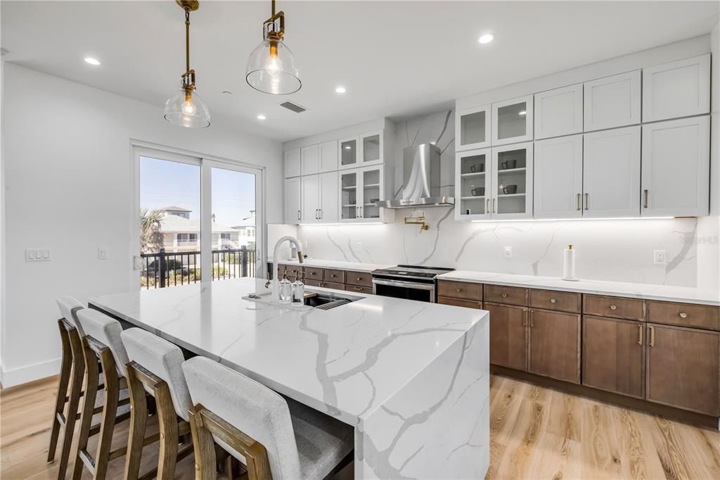 For Sale: $1,595,000 (3 beds, 3 baths, 2916 Square Feet)