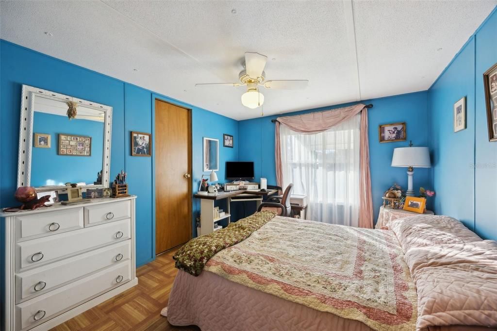 На продажу: $217,800 (3 спален, 2 ванн, 1985 Квадратных фут)