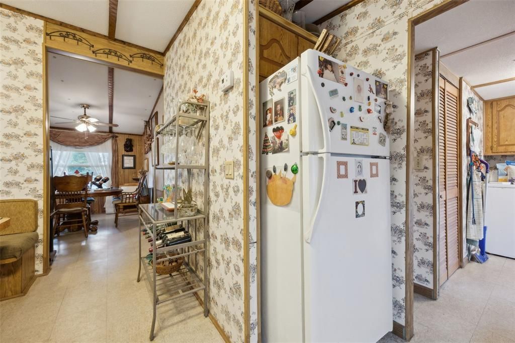 На продажу: $217,800 (3 спален, 2 ванн, 1985 Квадратных фут)