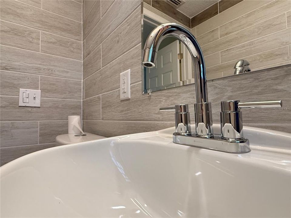 For Sale: $225,000 (2 beds, 1 baths, 700 Square Feet)