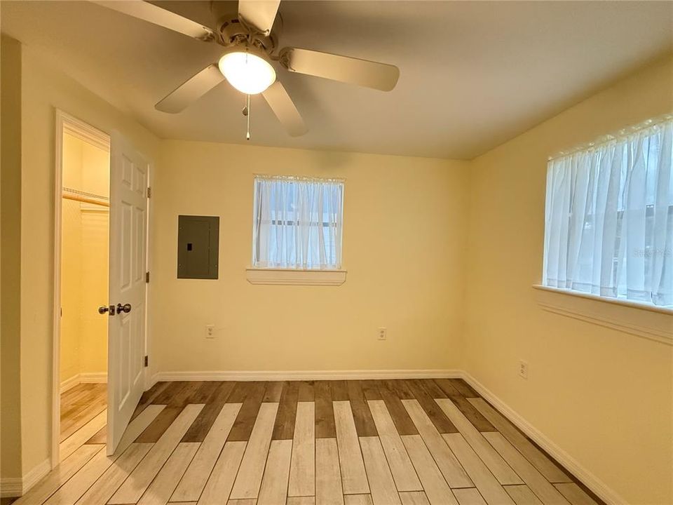 For Sale: $225,000 (2 beds, 1 baths, 700 Square Feet)