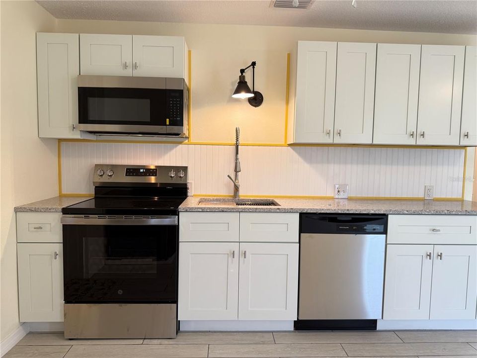 For Sale: $225,000 (2 beds, 1 baths, 700 Square Feet)