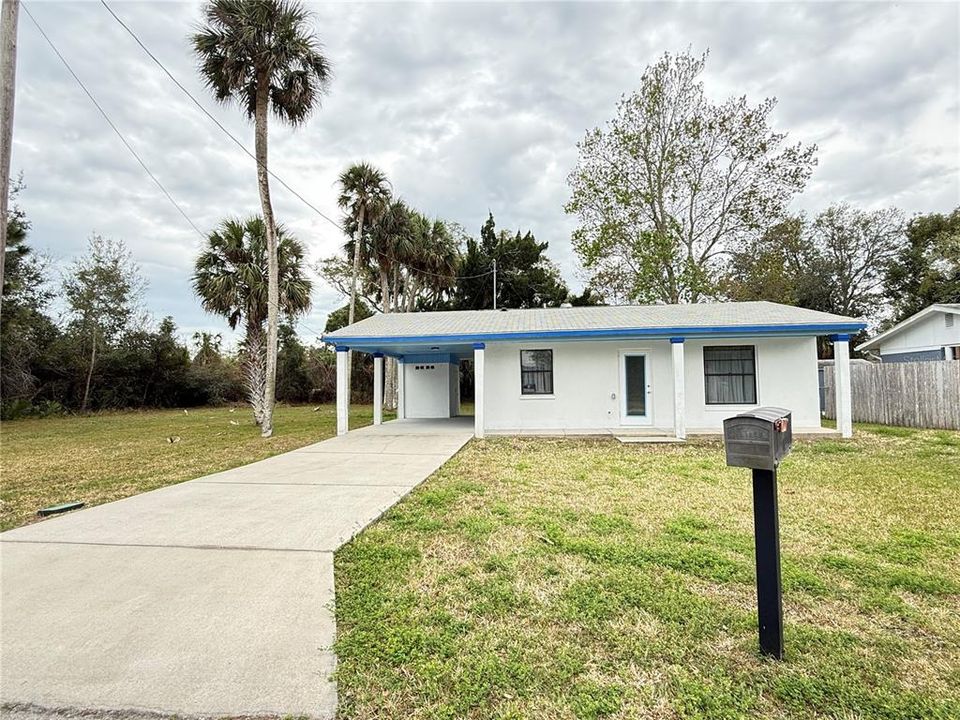 For Sale: $225,000 (2 beds, 1 baths, 700 Square Feet)