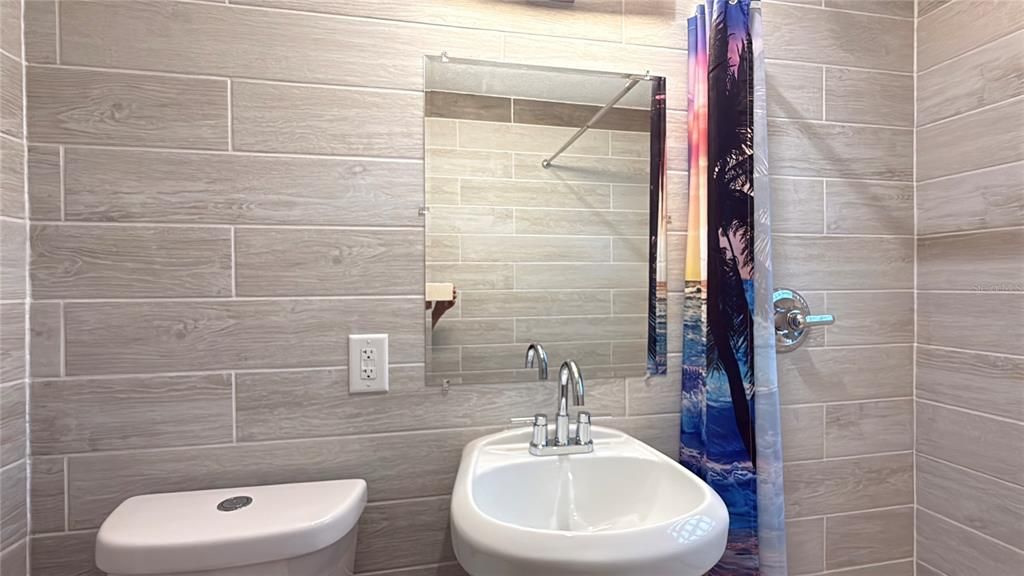 For Sale: $225,000 (2 beds, 1 baths, 700 Square Feet)