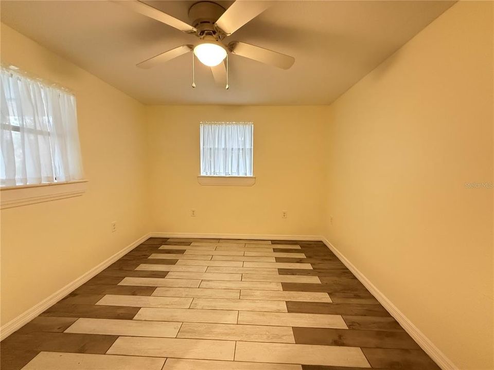 For Sale: $225,000 (2 beds, 1 baths, 700 Square Feet)