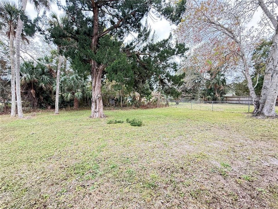 For Sale: $225,000 (2 beds, 1 baths, 700 Square Feet)