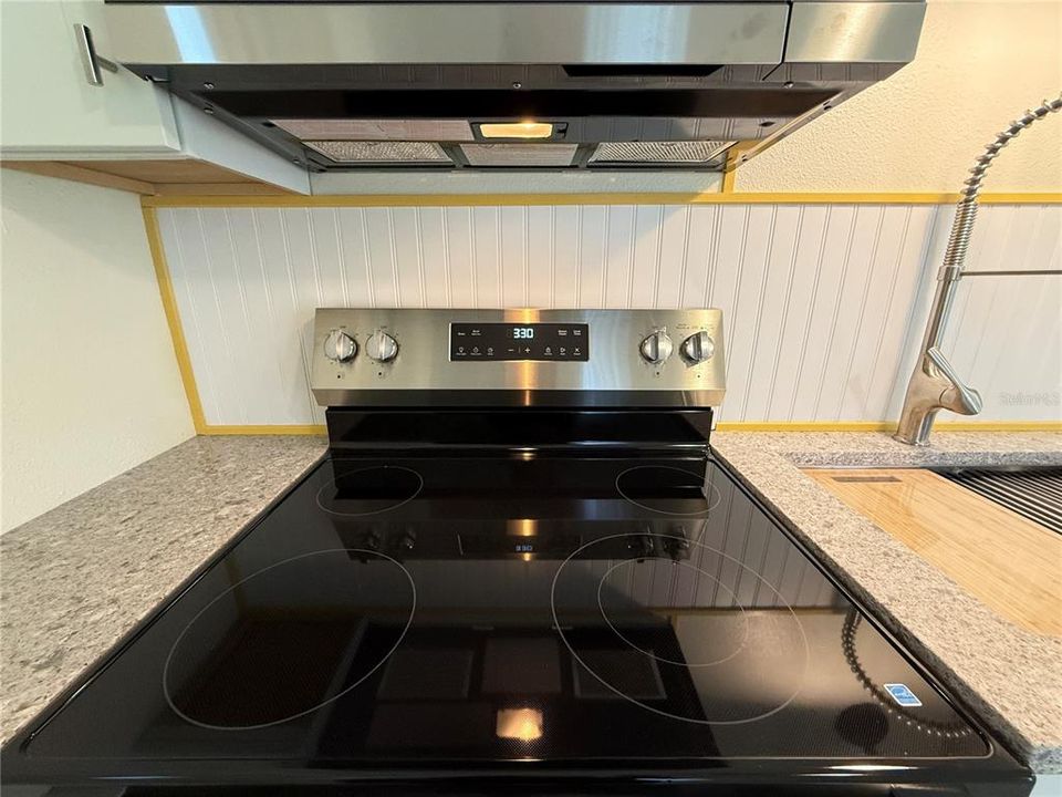 For Sale: $225,000 (2 beds, 1 baths, 700 Square Feet)